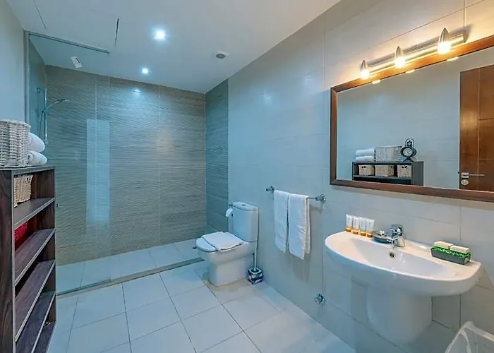 Vesta - Luxury - 2br - Gcribs 酒店 洪加達